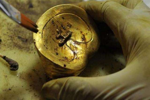 农民修路挖出一箱金条, 上交之后, 文物局给出巨大奖励!