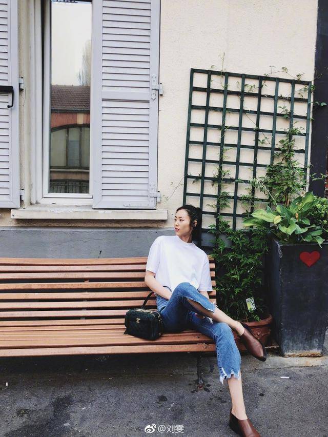 超模刘雯街拍:每一个角度,都是她这个夏天最好的样子