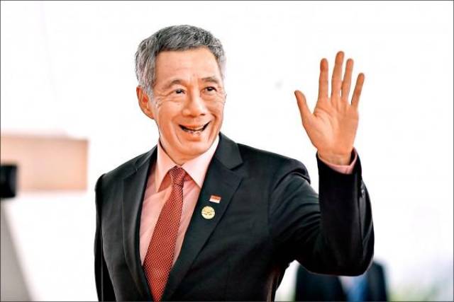 新加坡现任总理李显龙,父亲是李光耀,妻子也是大人物