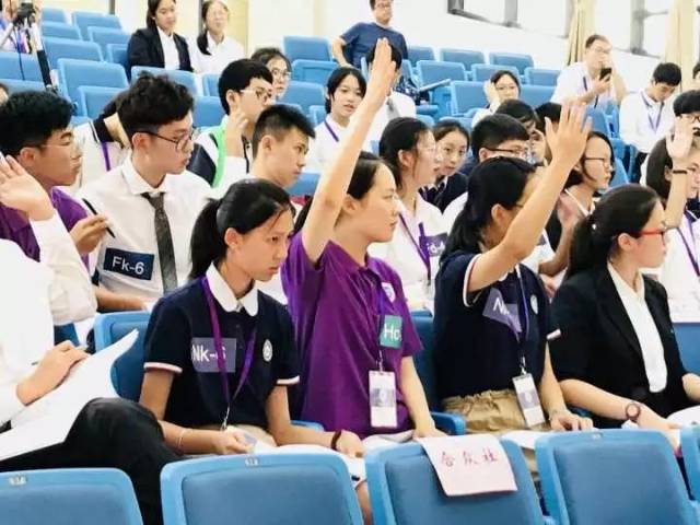 新海学子在第五届全国青少年模拟政协活动中喜