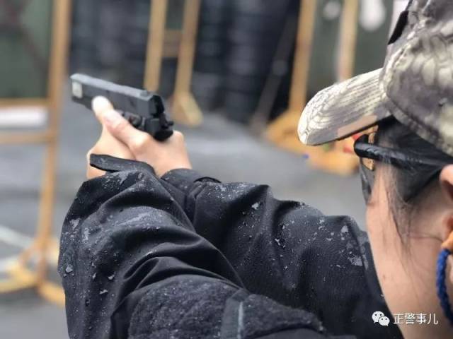 拔枪要快,姿势要帅!警届钢枪王者归来!