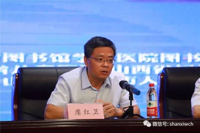 李俊院长为大家介绍了长治市人民医院发展变迁史及医院整体情况.