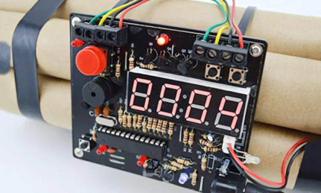 黄渤导演《一出好戏》:以团建为引,讲述管人