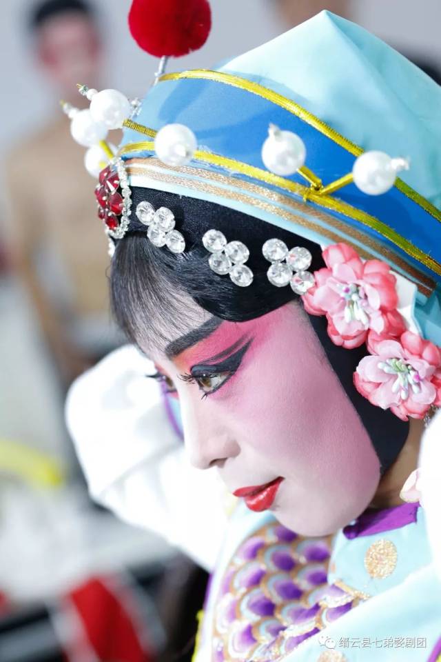 缙云县七弟婺剧团彩排后台化妆剪影