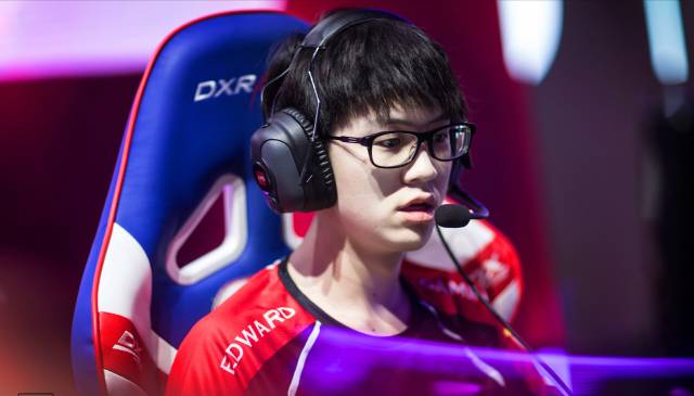 lol:兮夜亚运会会被faker打爆?草莓坦言他就是去背锅的