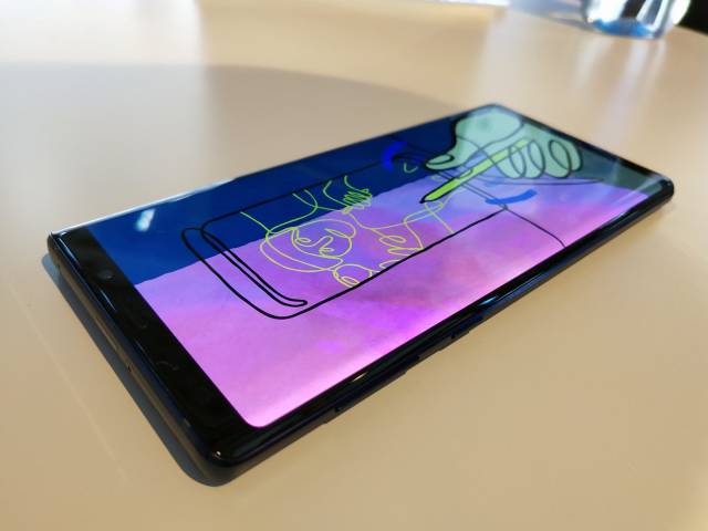 三星note9真机上手:外观小变 s pen还能这样玩?