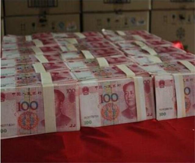 500万元人民币存银行一年利息多少钱说出来你可能不敢相信
