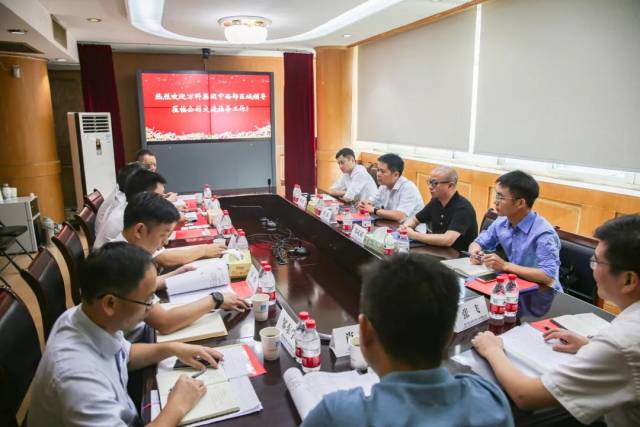 万科集团中西部区域武汉总经理李东一行莅临中建三局三公司考察交流