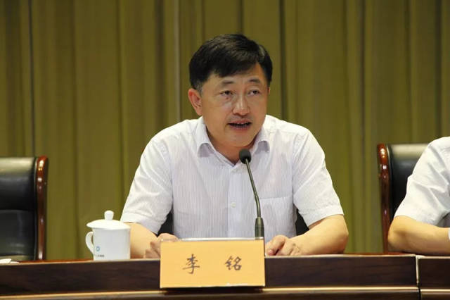 区委副书记,区长李铭主持会议