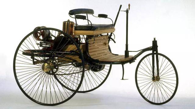 1885年,德国人卡尔-本茨发明的第一辆汽车 low.jpg