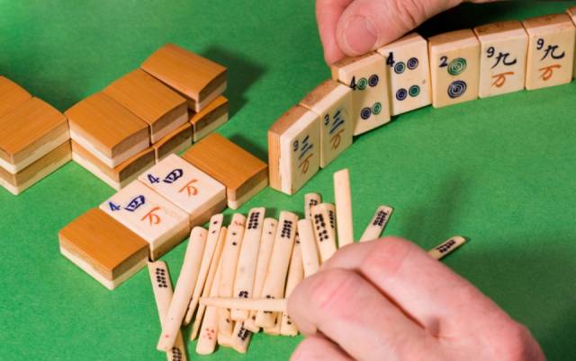 牌乱不碰对于"十三不搭"手牌很零乱,并且很难相连的牌,这个时候要尽量