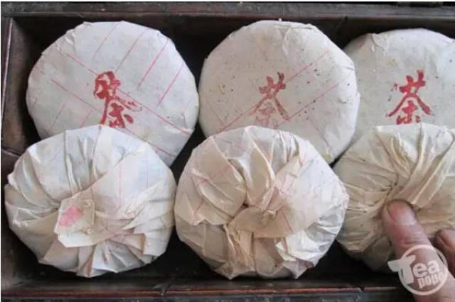 "市面陈茶多数是假的"邹家驹说,一些所谓专家,写书完全不负责任,手里