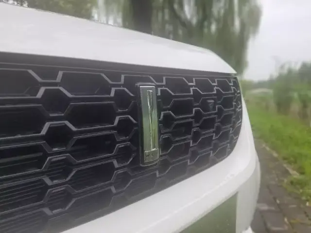 为什么说没错,就是这个车标,远看wey的车标和林肯真的很难区分请.