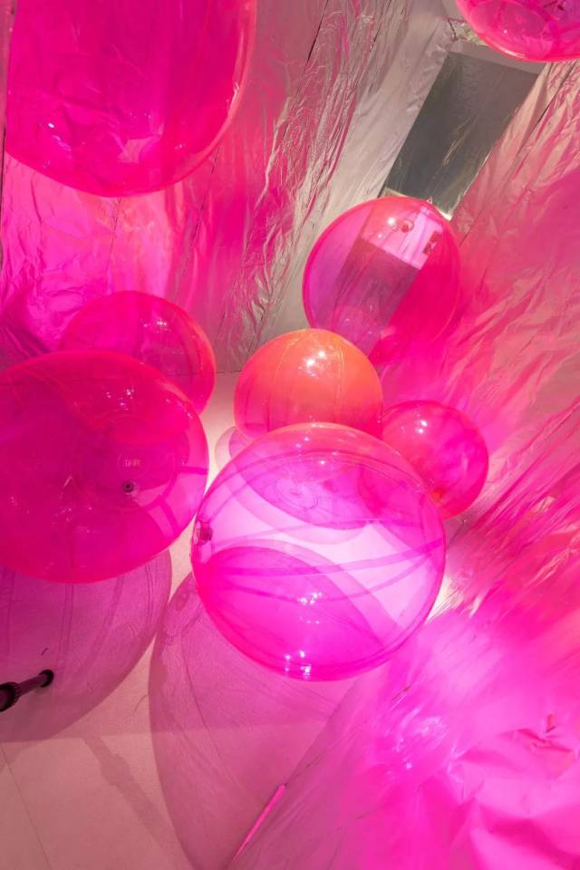 在这家美术馆里,人们用口香糖埋葬无趣 | 口香糖有限无责任研究所开张