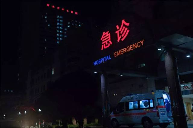 医院晚上的真实照片图片
