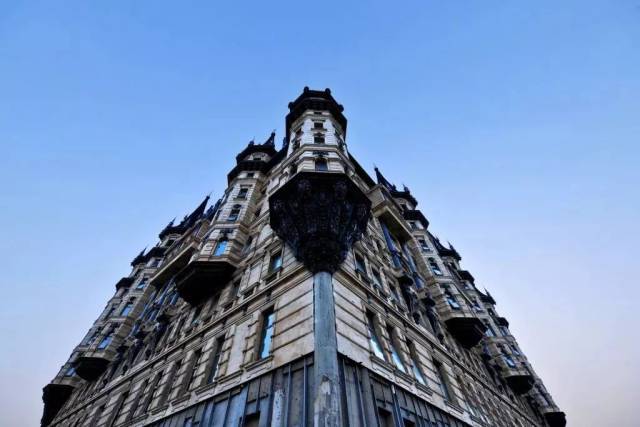 影视 | 《西虹市首富》里一晚60万的土豪酒店,