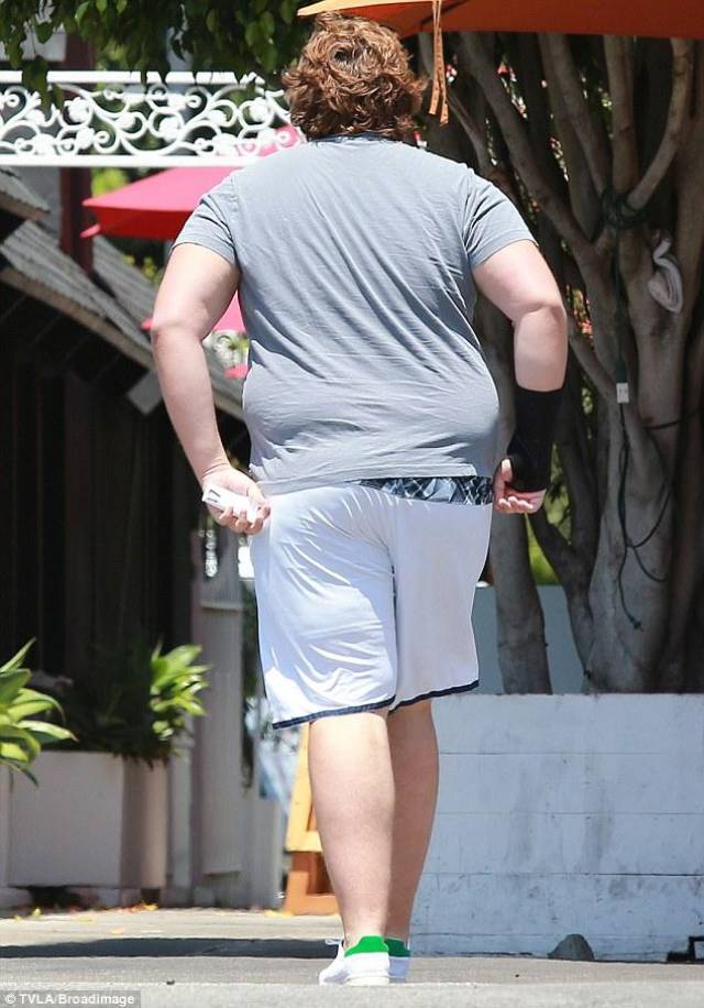 胖子走路姿势图片