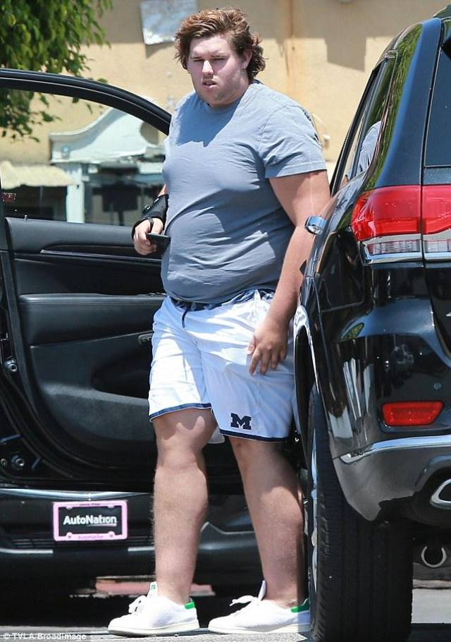 施瓦辛格小儿子克里斯托弗又胖出天际这是要往300斤去长啊