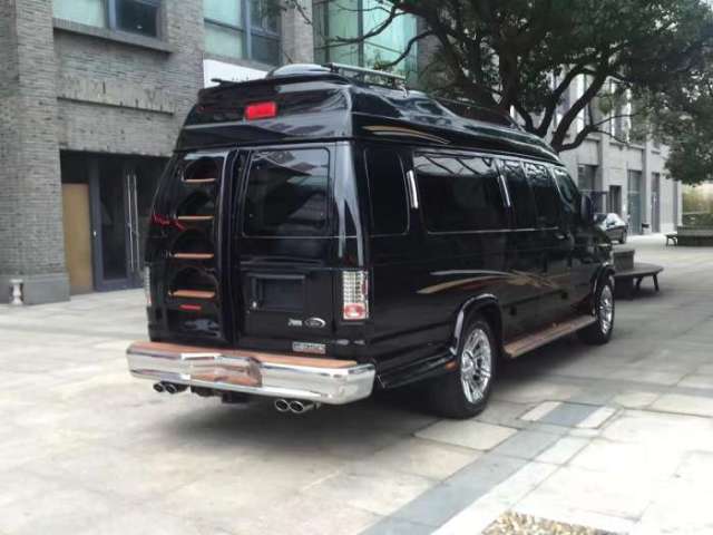 福特e350明星们都钟爱的保姆车