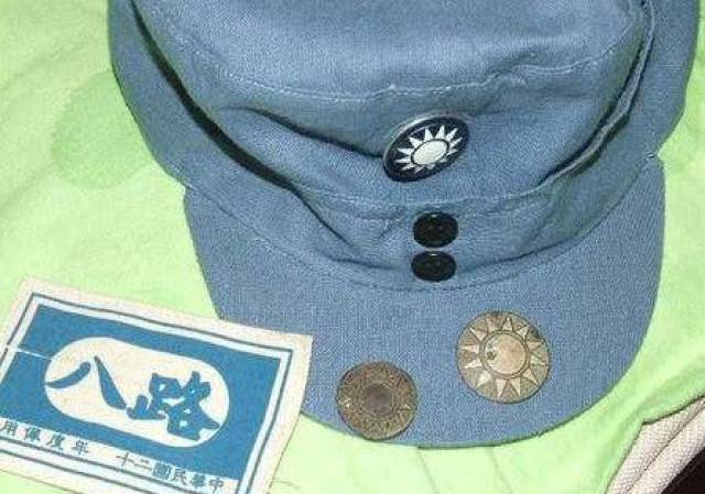 用了17年的解放军贝雷帽被新式军帽取代90年来你喜欢哪个军帽