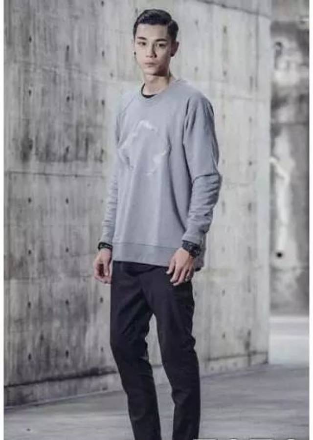瘦高男生夏季衣服怎么搭配好看 穿衣搭配技巧