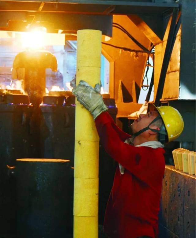 战高温斗酷暑 钢铁工人不畏难!