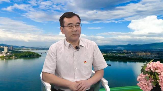 富阳经济技术开发区党工委委员,副主任 陈建平