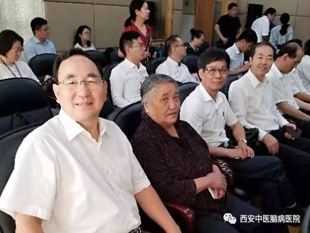 西安中医脑病医院院长宋虎杰参加在京召开的首个"中国医师节"座谈会