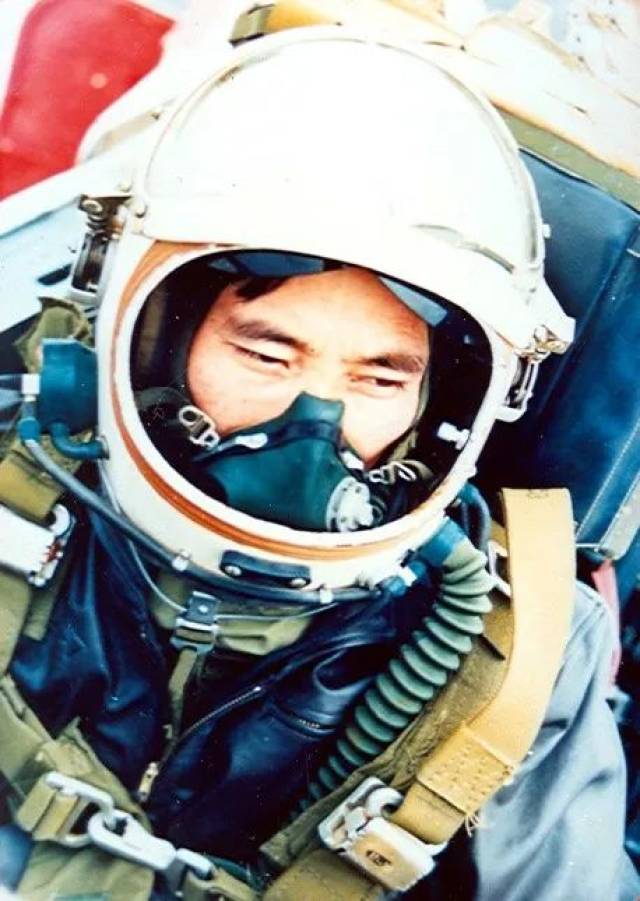 蓝天勇士,试飞英雄丨"试飞英雄"——黄炳新