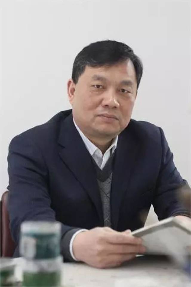 著名书画鉴定专家黄鼎老师我们取到联系方式的