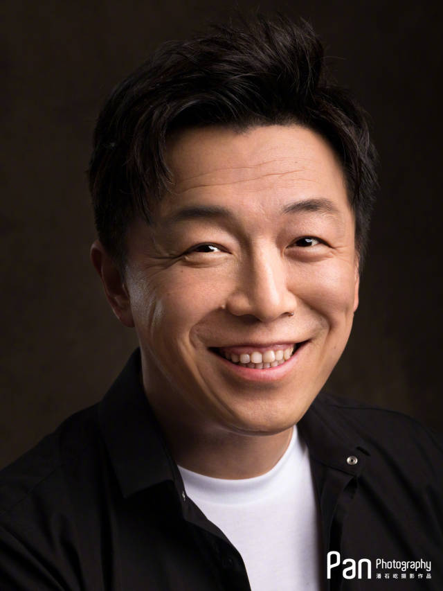 《一出好戏》票房破9亿,"跨界摄影师"潘石屹为黄渤拍摄写真