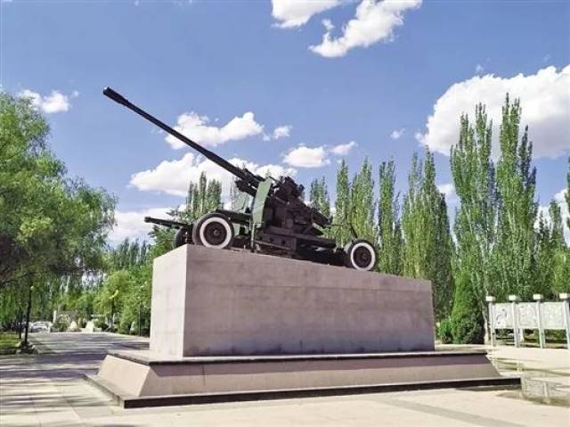 大炮!包头这条路成为新的"军事主题公园"!