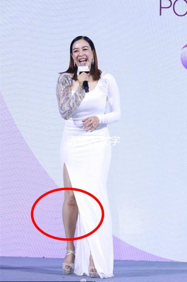 48岁钟丽缇玩性感,把自己穿成60岁大妈,49岁许晴素颜穿出少女范