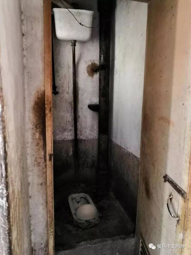 老式厕所 恶心图片