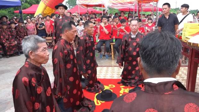 揭西《三山永峙》重光庆典,有"坐刀轿"表演非常热闹