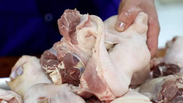 曾经在三孝口,现在搬到六安路!老板说,他就是这家店的招牌!