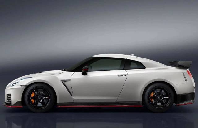 开这个gtr的人,心里在想些什么?