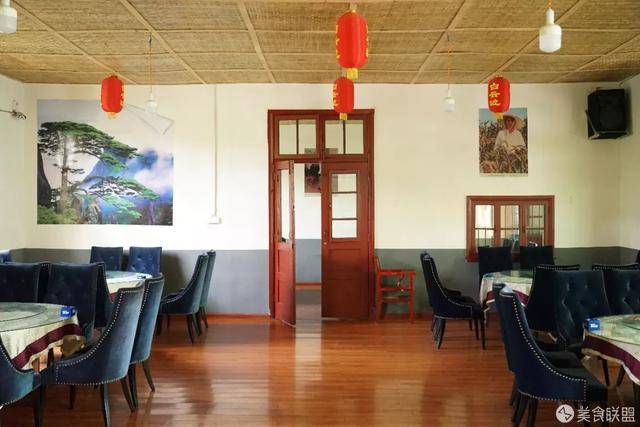 昆明遗留下来一座70年代大食堂,在这里居然能吃出《芳华》的味道