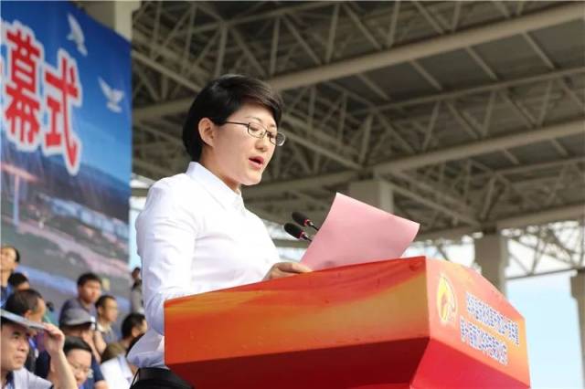 华坪县委副书记,县长 庞新秀主持开幕式