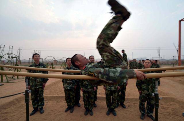 新兵在部队训练中承受不了高强度训练怎么办?