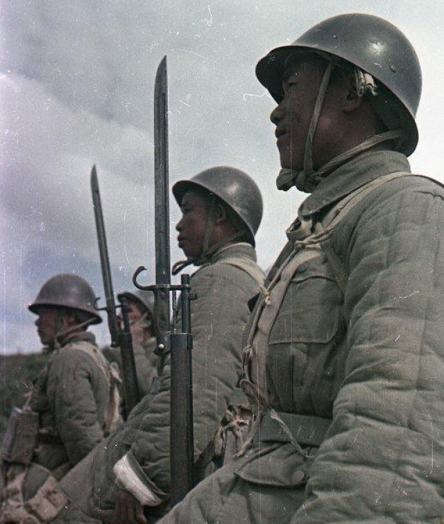 老照片:1949年刚建国时的解放军彩照
