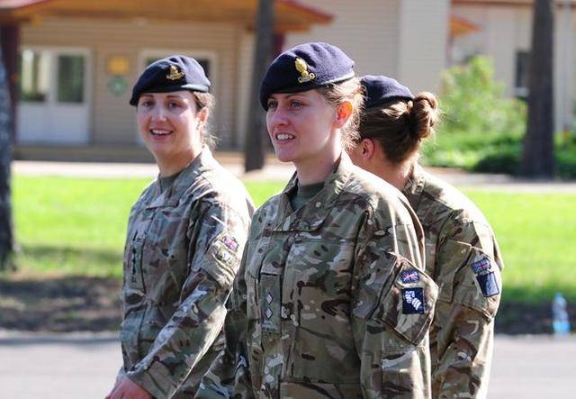 世界各国女兵排名,这个国家女兵战斗力最强!