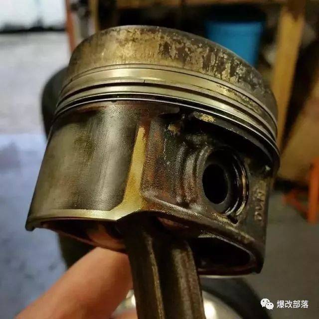 底盘件,发动机紧固件,活塞,缸套等能翻新的,无一例外的翻新.
