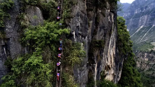 大凉山天梯四川图片