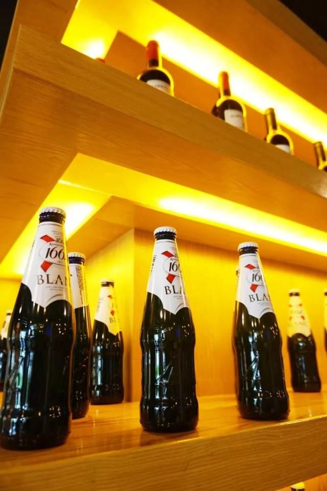 在曲靖,没多少人认识这家酒吧,来自各国的洋酒!