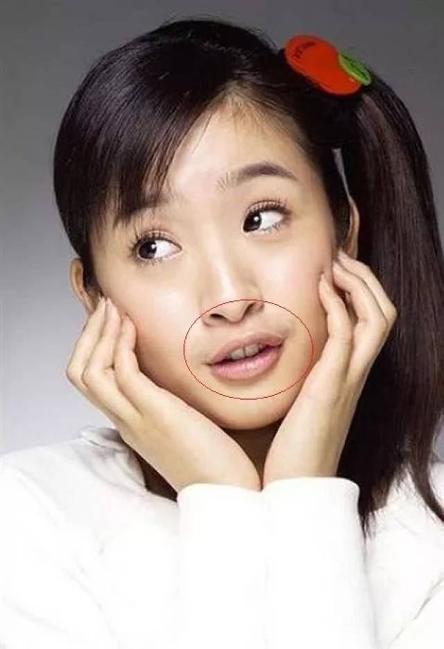 五官完美如张嘉倪,颜值都被这个暗沉部位拉到低谷