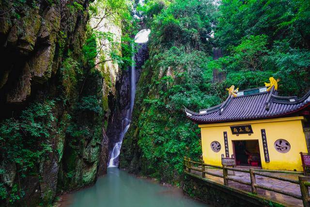 蒋介石与宁波雪窦山有何渊源,竟为其题词为"四明第一山?