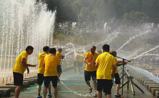 【视频】音乐DJ~美女帅哥~湿身狂欢!东坑桃源