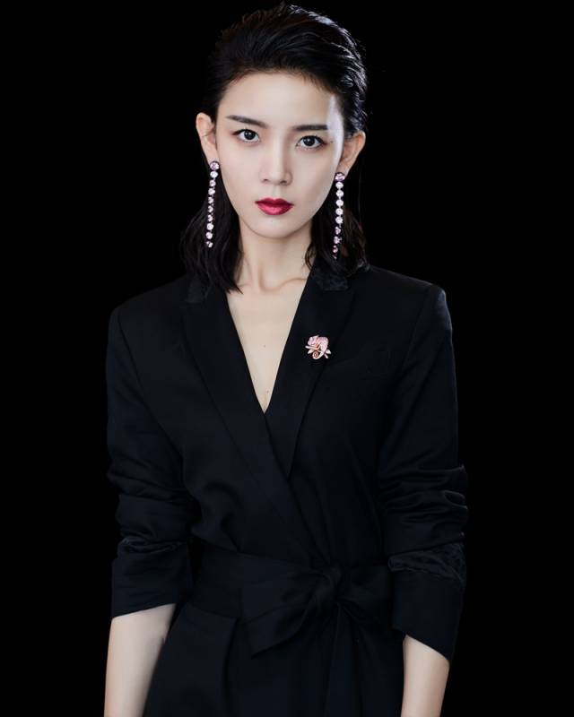 陈瑶少女御姐随意切换 湿发红唇女王属性爆表