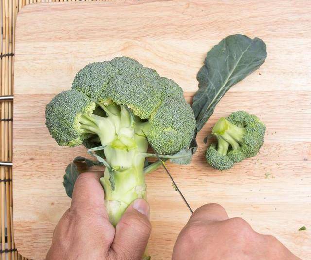 西兰花别只知道炒了!聪明妈妈这样做,孩子顿顿都抢着吃